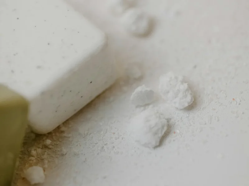 Savons organiques et poudre naturelle — bicarbonate de soude et alternatives