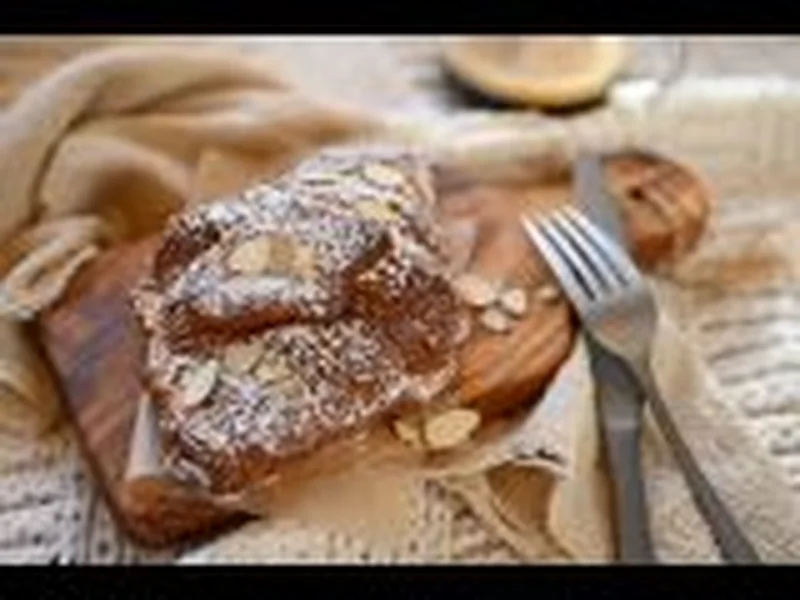 Vinaigre blanc et poudre d&rsquo;acide citrique préparés côte à côte sur le comptoir