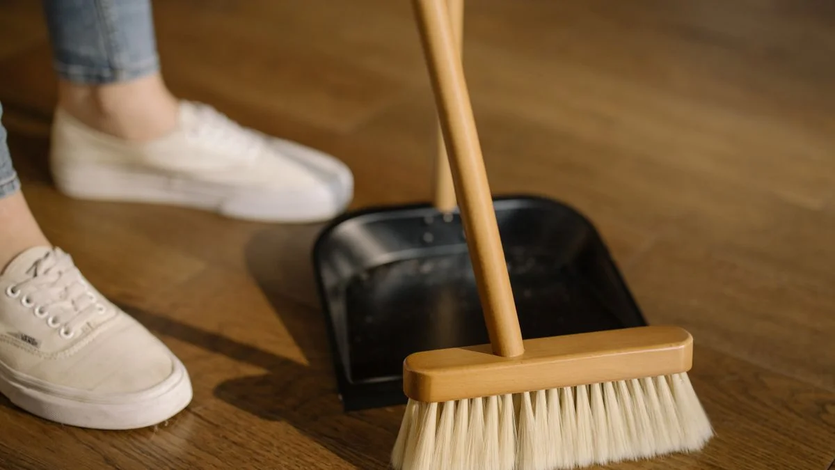 Joints de carrelage avant/après nettoyage avec brosse à dents